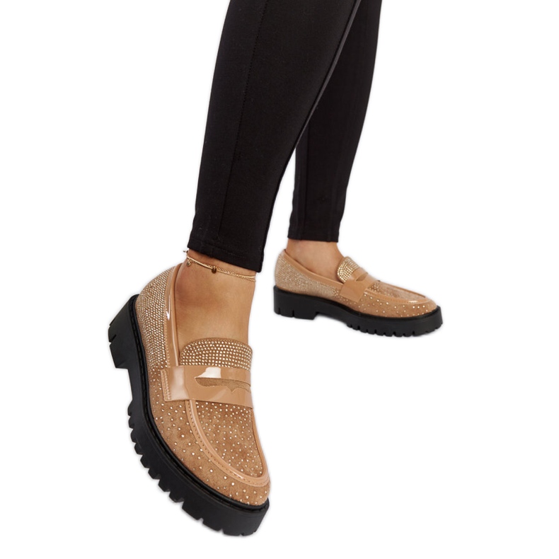 Bruna loafers dekorerade med Newport-rhinestones