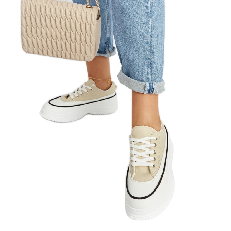 Beige sneakers på Plesio-plattformen