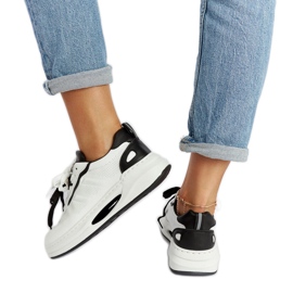 Vita och svarta Galdino sneakers