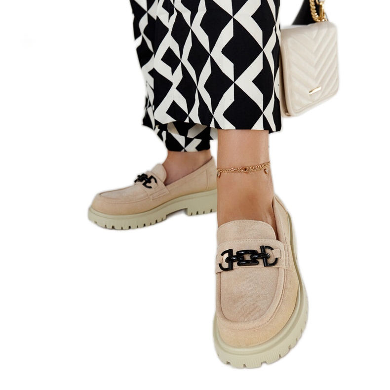 Beige loafers i mocka med ett Lyle-spänne