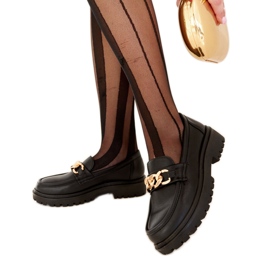 Svarta loafers på Elenor