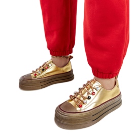 Guldsneakers på GOE NN2N4055-plattformen gyllene