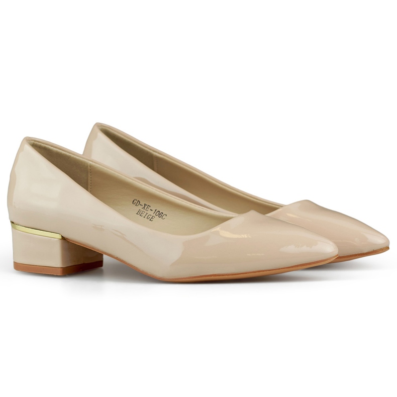 Beiga pumps i lack med låg klack beige