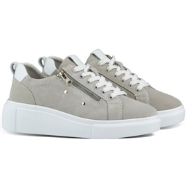 Sportskor i grått läder