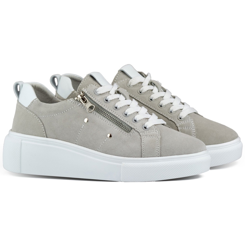 Sportskor i grått läder