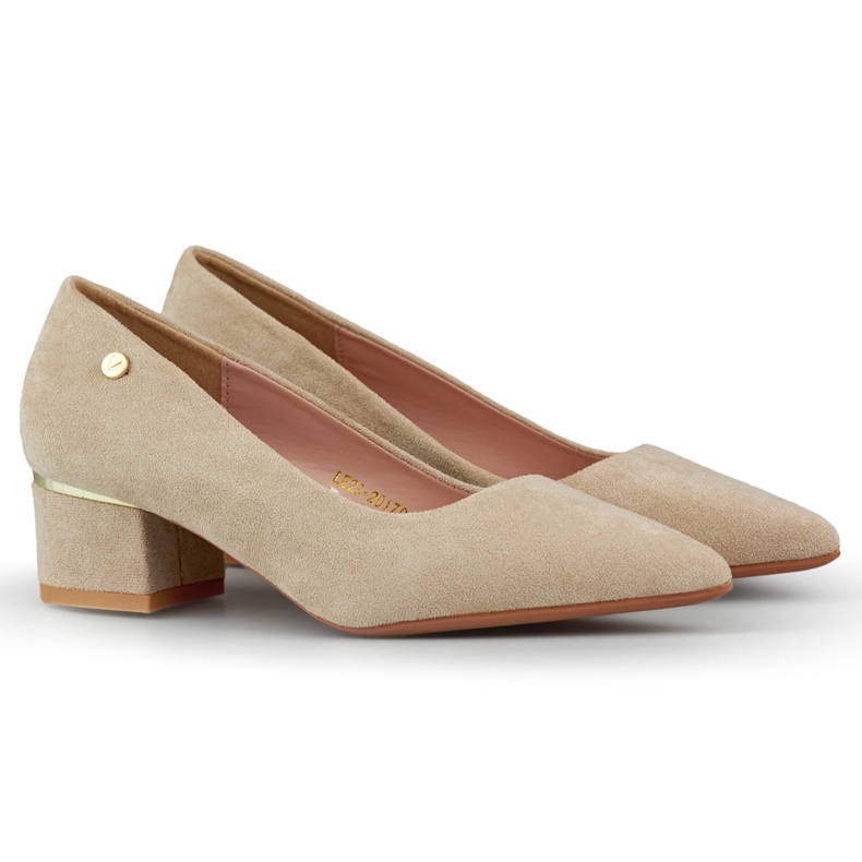 Beige pumps med låga klackar