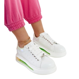 Vita sneakers på GOE NN2N4029-plattformen