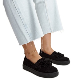 Svarta skor med tofsar från Adaldrida