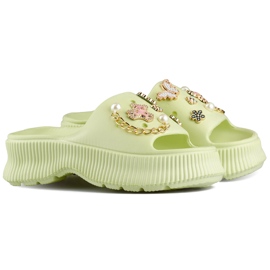 Ljusgröna gummiflipflops för kvinnor med dekorationer
