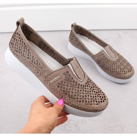 Genombrutna slip-on skor i läder, beige T.Sokolski 0712