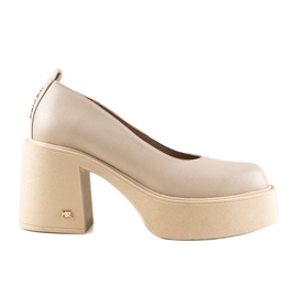Högklackade pumps i beige läder från Karino