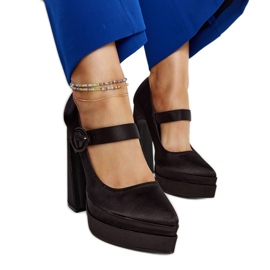 Mikea svarta högklackade pumps