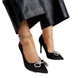 Svarta höga klackar med en dekorativ rosett Natasa