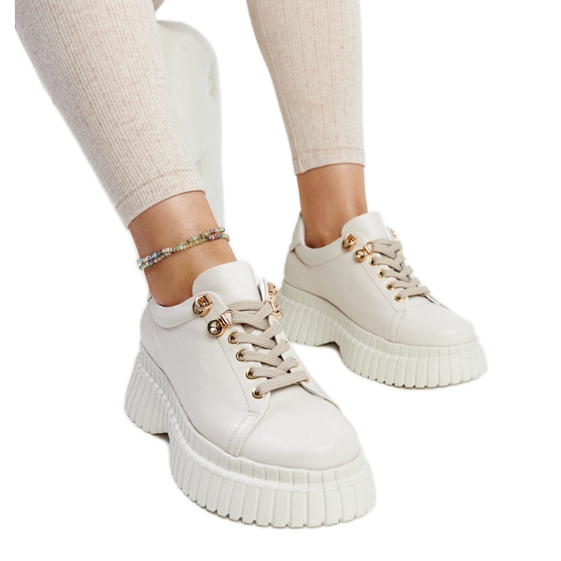 Ljusa beige läder sneakers från Karino