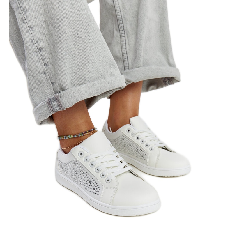 Vita sportsneakers med Gyenes strass