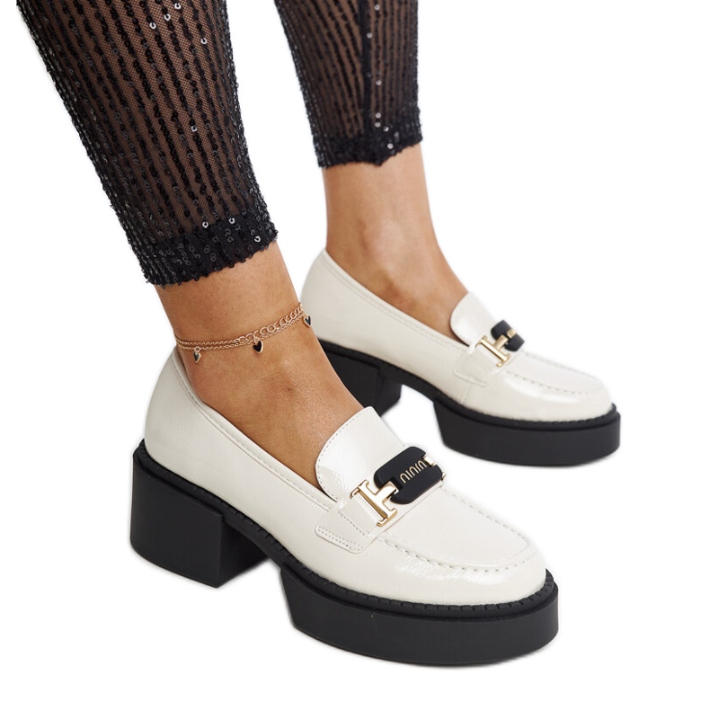 Beige högklackade högklackade skor från Vinceza