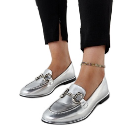 Silver loafers med ett Lemlem-spänne