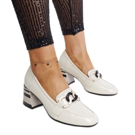 Beiga lackskor från Vinceza beige