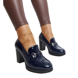 Marinblå pumps med patentklack från Giacoma