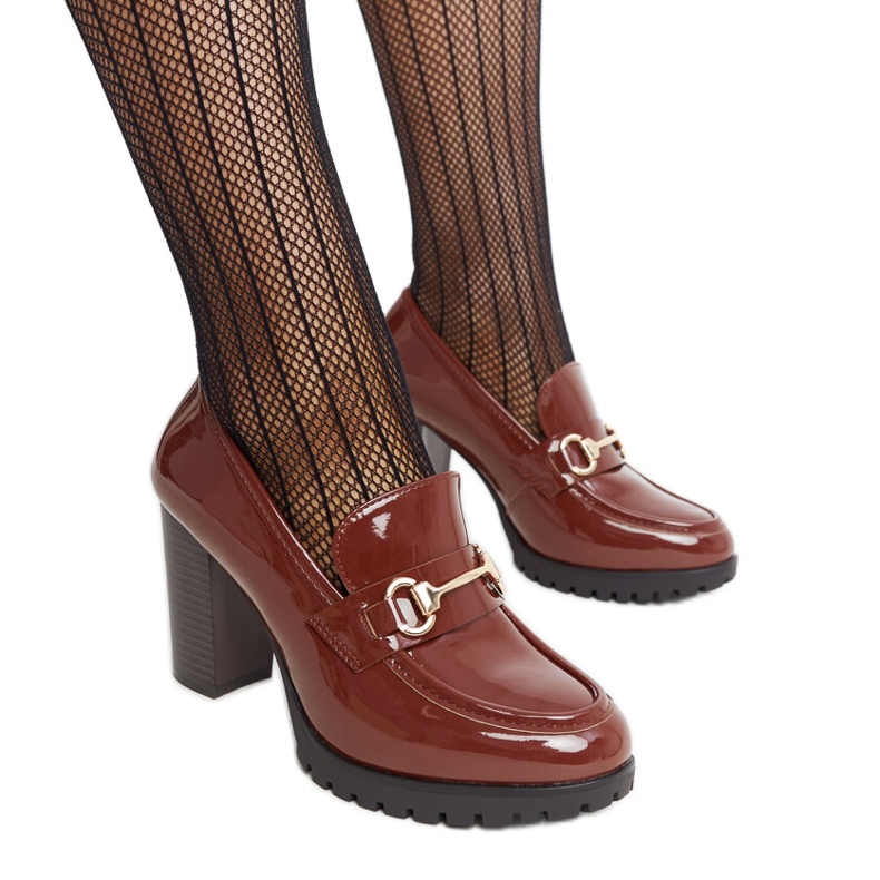 Bruna pumps med patentklack från Giacoma