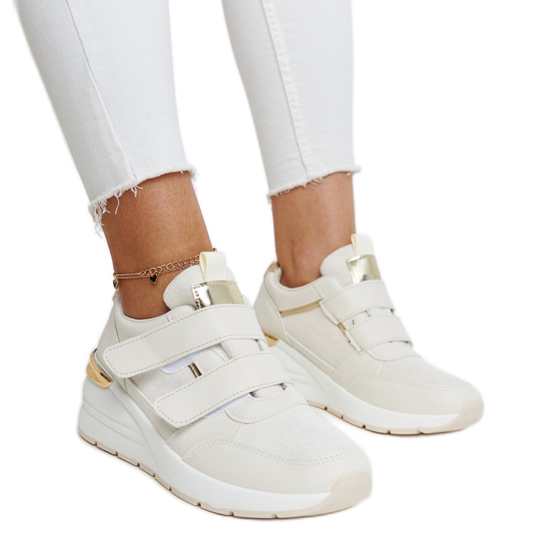 Beige wedge sneakers med kardborreknäppning från Orly