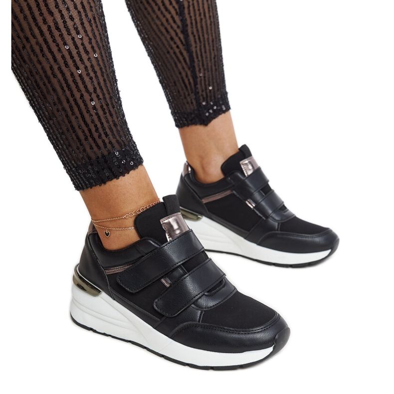Svarta wedge sneakers med kardborreknäppning från Orly
