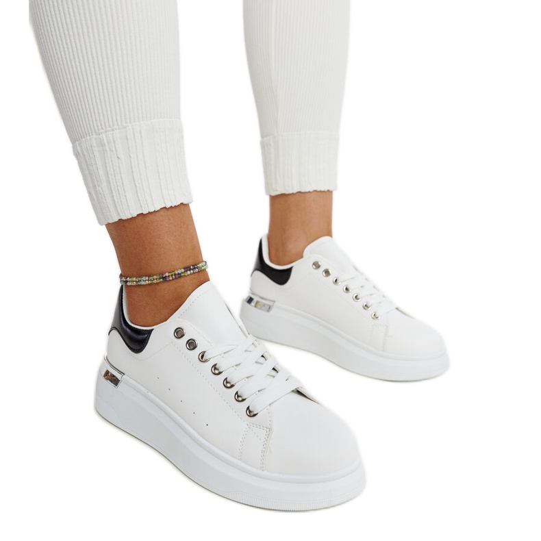 Vita sportskor med svart Meriana-inlägg