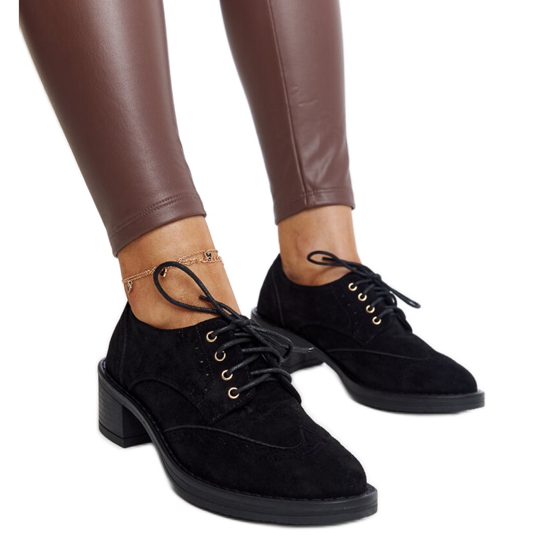 Tigard svarta högklackade mockaskor