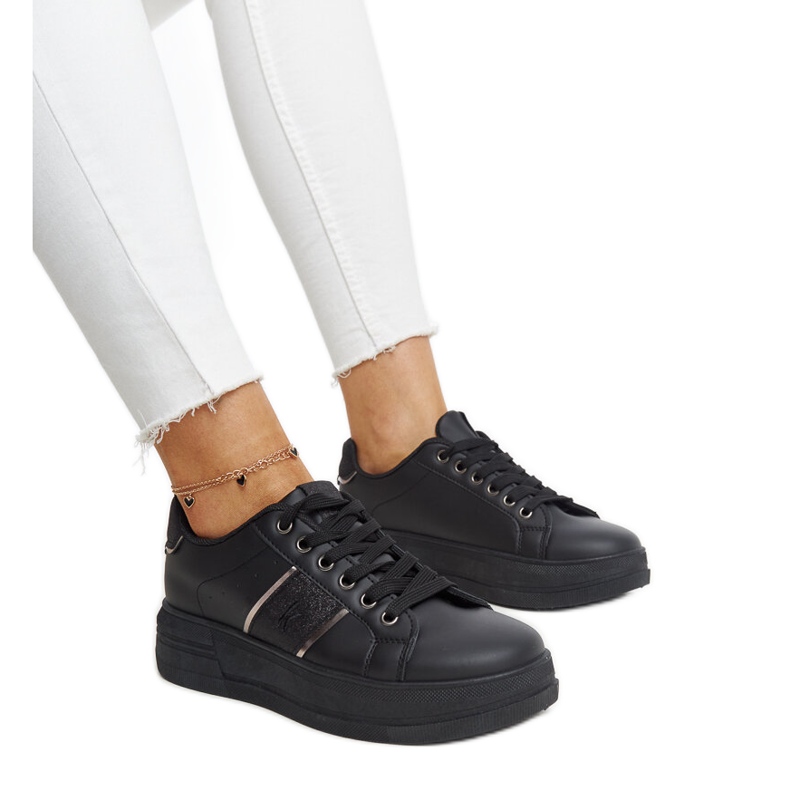 Svarta sneakers med tjock Finestra-sula