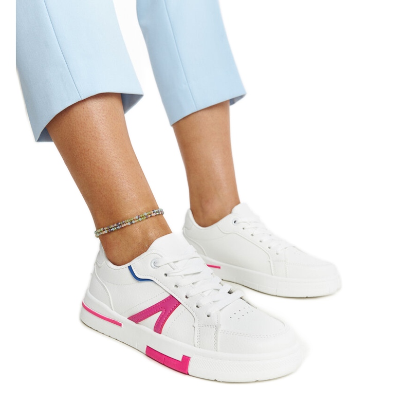 Vita sneakers med Zorica färg