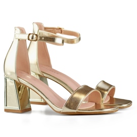 Högklackade damsandaler i guld med ankelknäppning gyllene