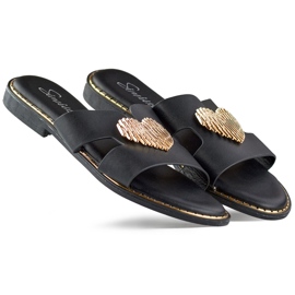 Svarta damtofflor med ett dekorativt hjärta