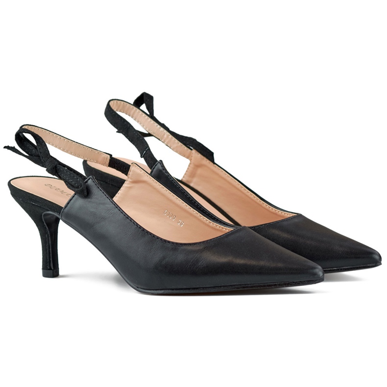 Eleganta svarta höga klackar med öppen klack