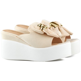 Beiga damtofflor med nalle och rosett på kilen beige