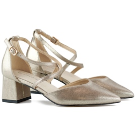 Silver pumps med remmar på låg klack