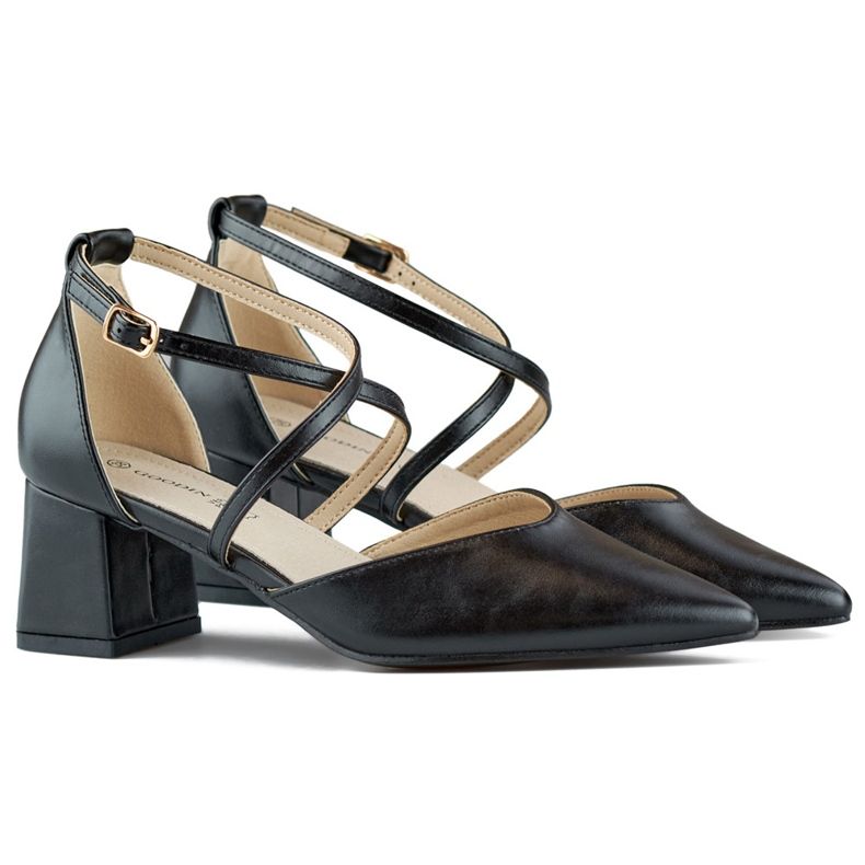 Svarta pumps med remmar på låg klack