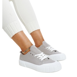 Sneakers i grått tyg från Eduard