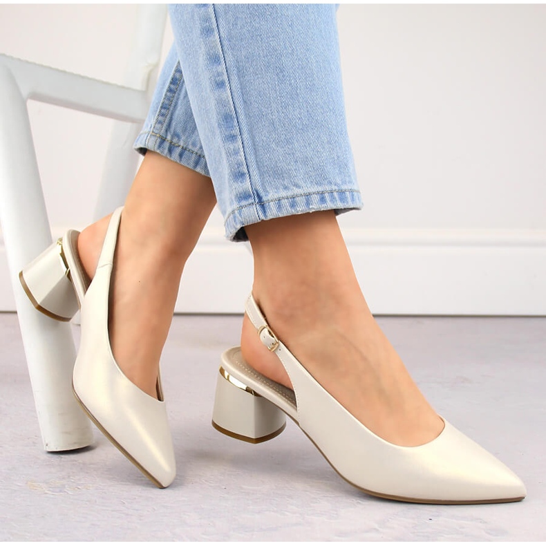 Eleganta damsandaler med full tå, pärlsandaler Sergio Leone SK175 beige