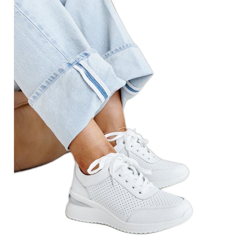 Sportskor i vitt läder