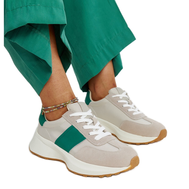 Sneakers i grått och grönt läder från Ganim