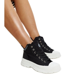 Nura höga svarta sneakers med fördjupningar