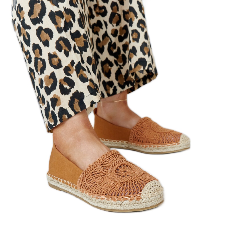Bruna espadrillor med Kalba-broderi