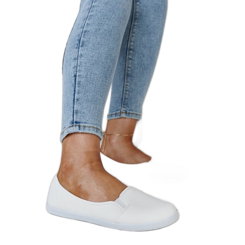 Vita slip-on sneakers i Wordana ekologiskt läder