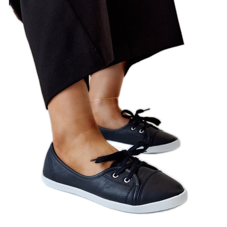 Marinblå slip-on sneakers i Knudsen eco-läder