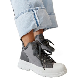 Nura höga grå sneakers med fördjupningar