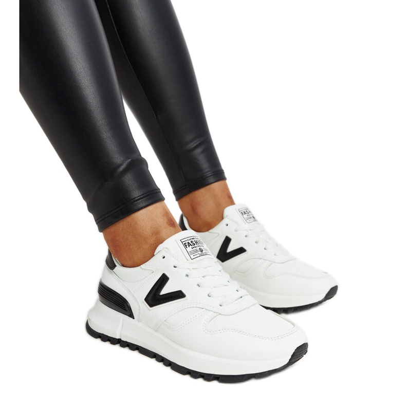 Vita sneakers med tjock Cettina-sula