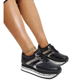 Svarta läderskor med dekorativt spänne