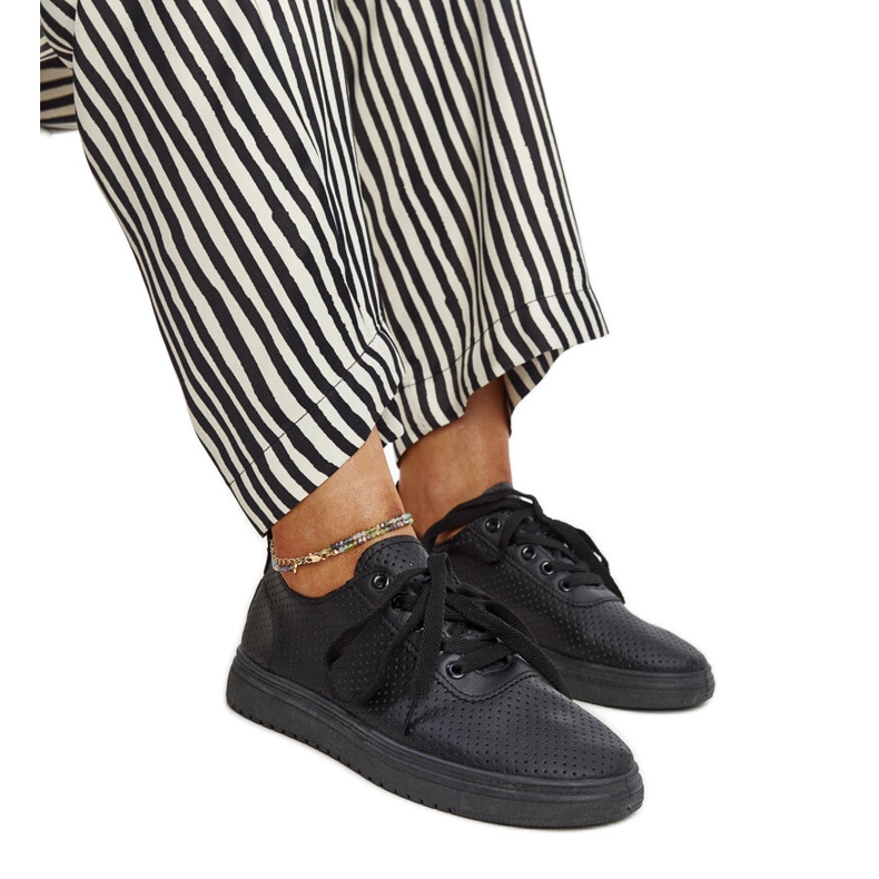 Svarta snörskor i läder