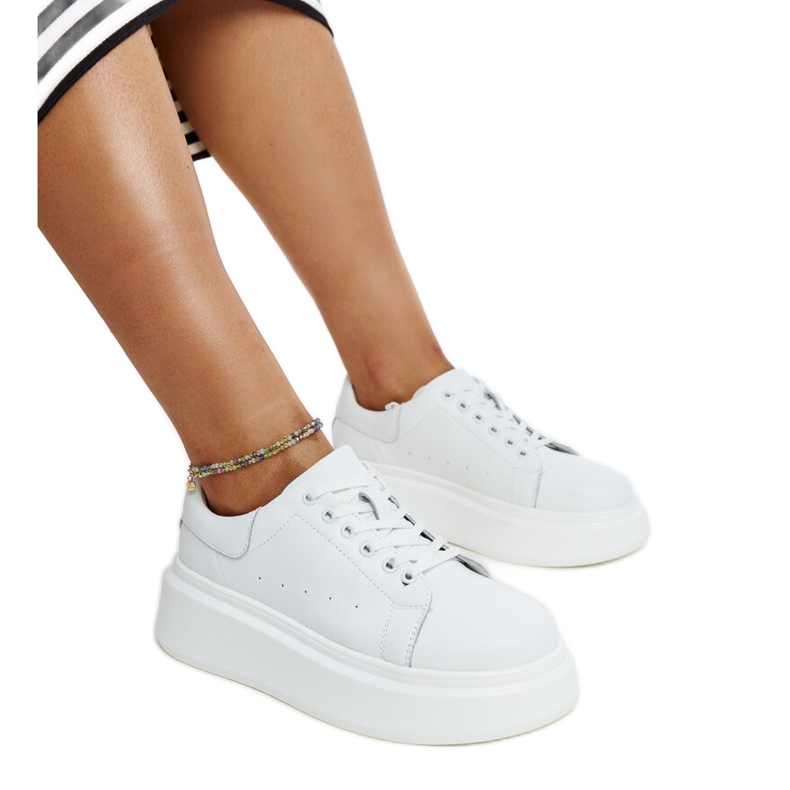 Sneakers i vitt läder