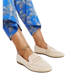 Ljusbeiga mockasiner gjorda av Hennie eko-mocka beige